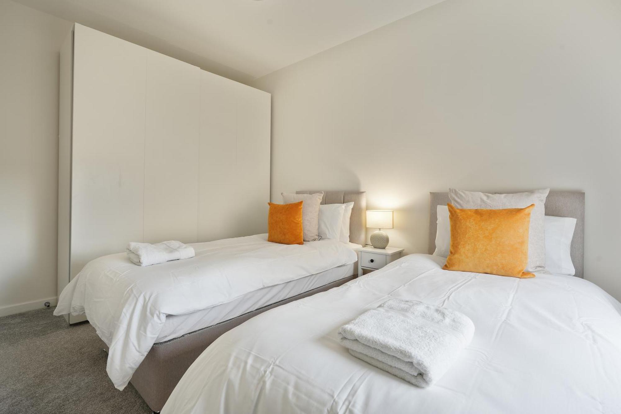 Mersey Way, Spacious 3 Bed Home, Close To Sheffield City Centre & Free Driveway Parking - Perfect For Workers, Groups & Families - Hosted By Stay Host Save Bagian luar foto